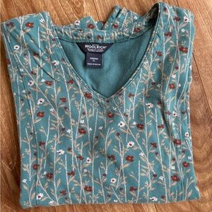 Woolrich Green V-Neck Top with Floral Design